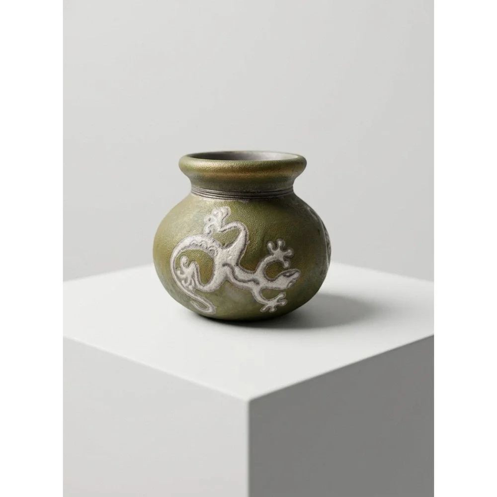 Jeremy Diller Raku Studio Pottery Gecko Bud Vase Jar Green Iridescent Signed